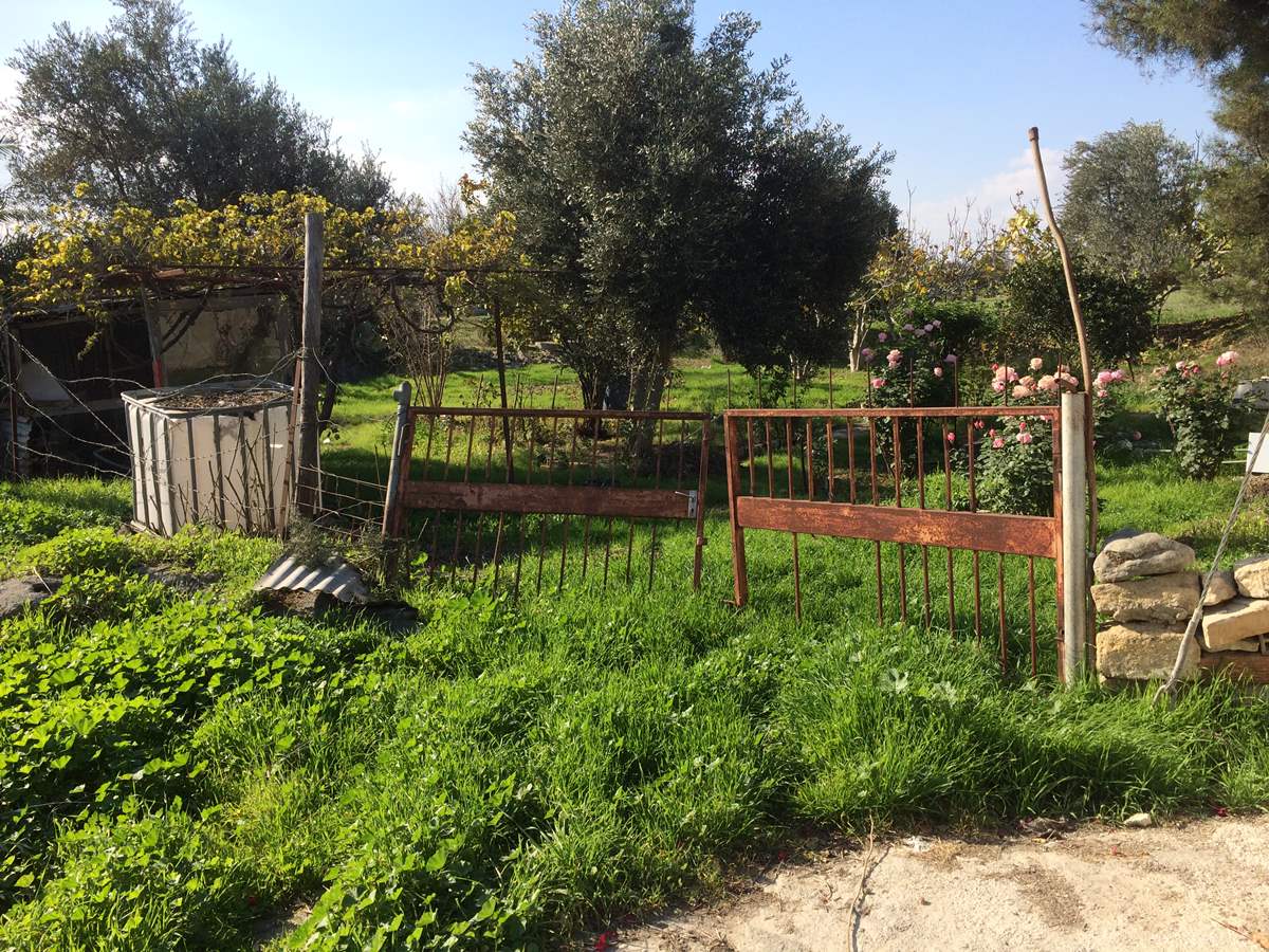 Ελληνορθόδοξο Κοιμητήριο Μια Μηλιά