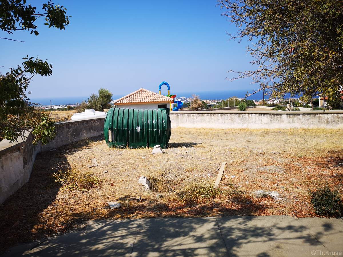 Ελιά Ελληνορθόδοξο Κοιμητήριο