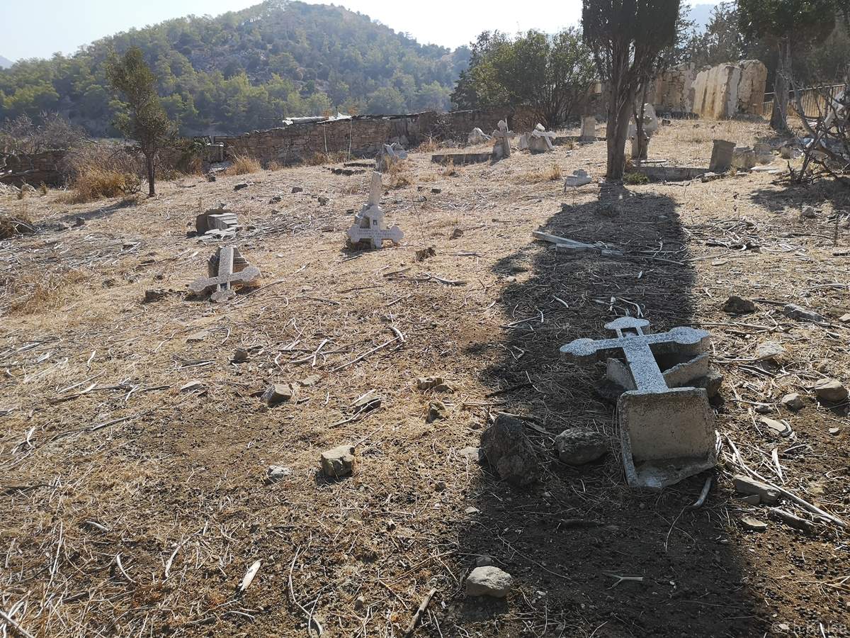 Ελληνορθόδοξο Κοιμητήριο Καλογραίας