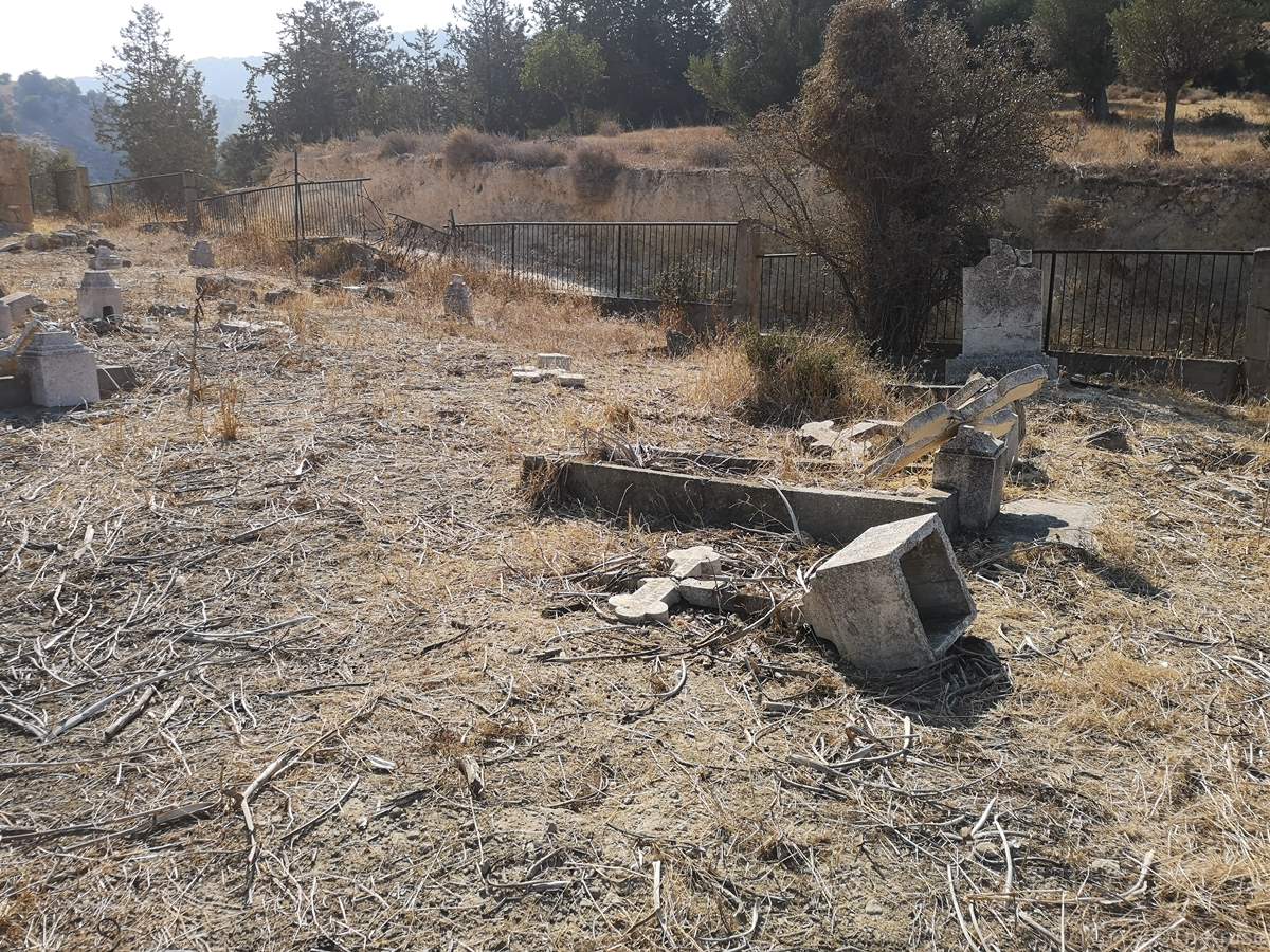 Ελληνορθόδοξο Κοιμητήριο Καλογραίας