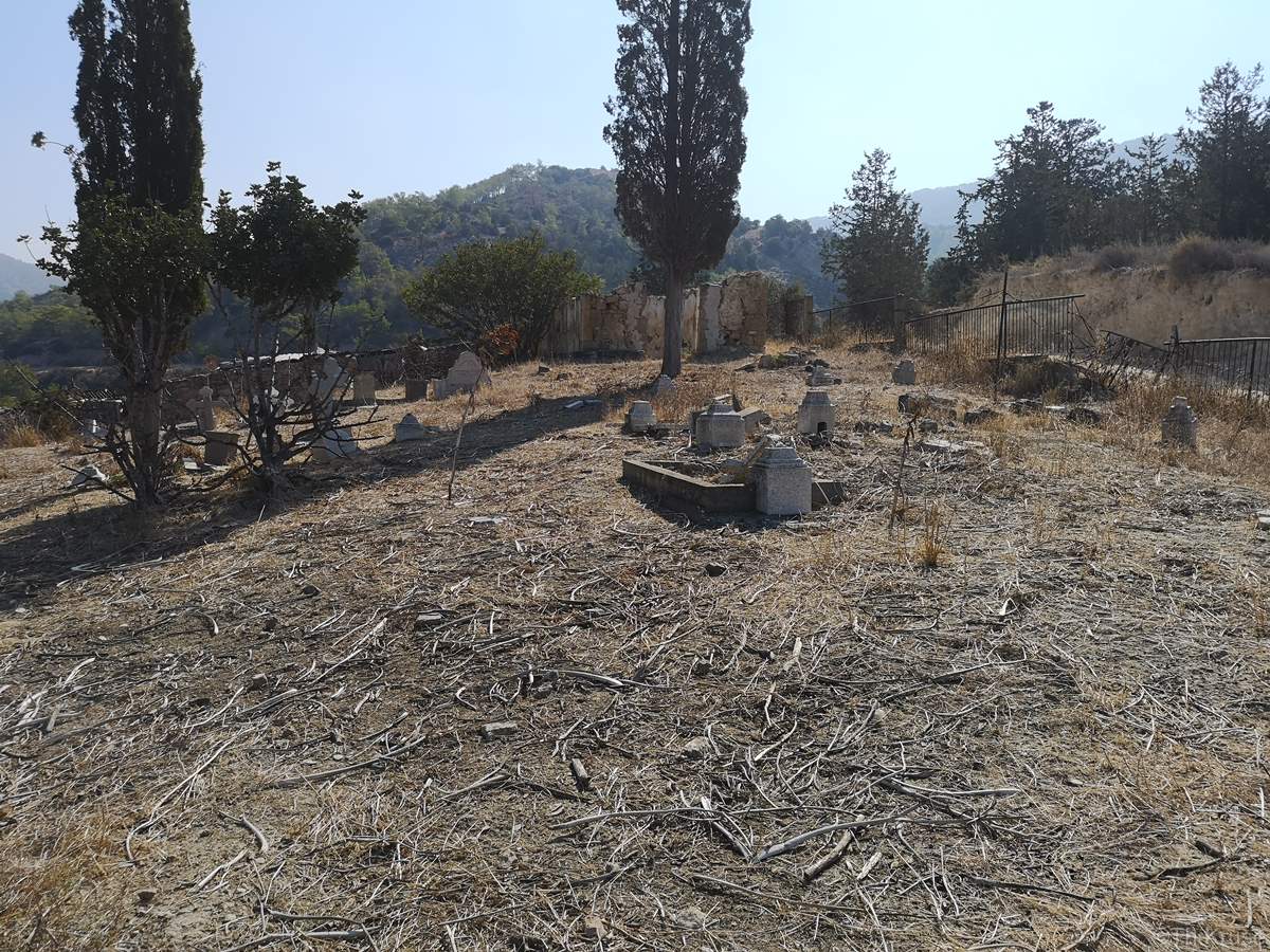 Ελληνορθόδοξο Κοιμητήριο Καλογραίας