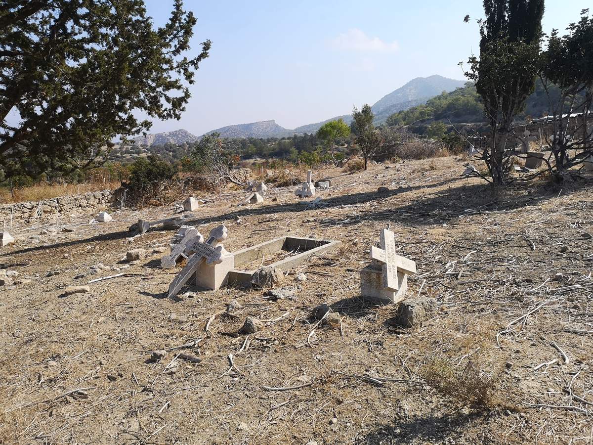 Ελληνορθόδοξο Κοιμητήριο Καλογραίας