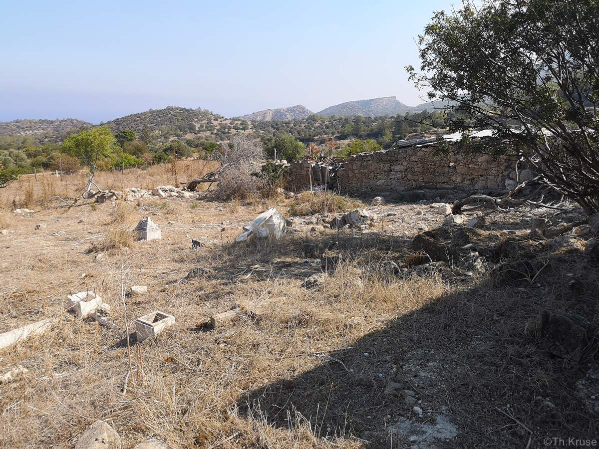 Ελληνορθόδοξο Κοιμητήριο Καλογραίας
