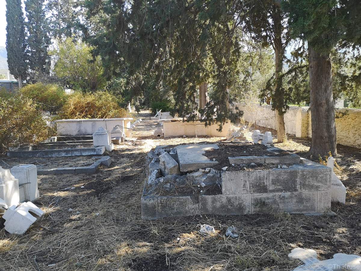 Ελληνορθόδοξο Κοιμητήριο Καραβά