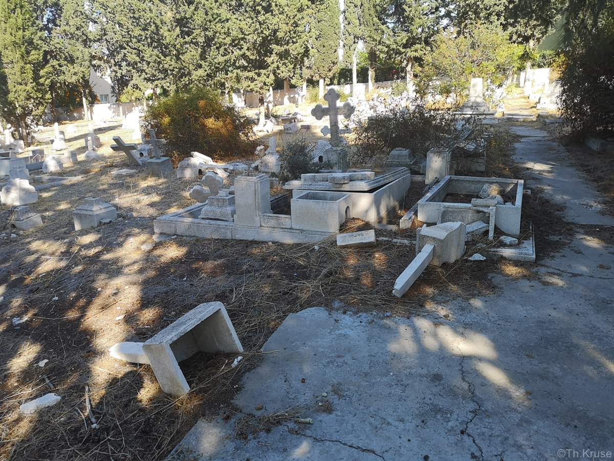 Ελληνορθόδοξο Κοιμητήριο Καραβά