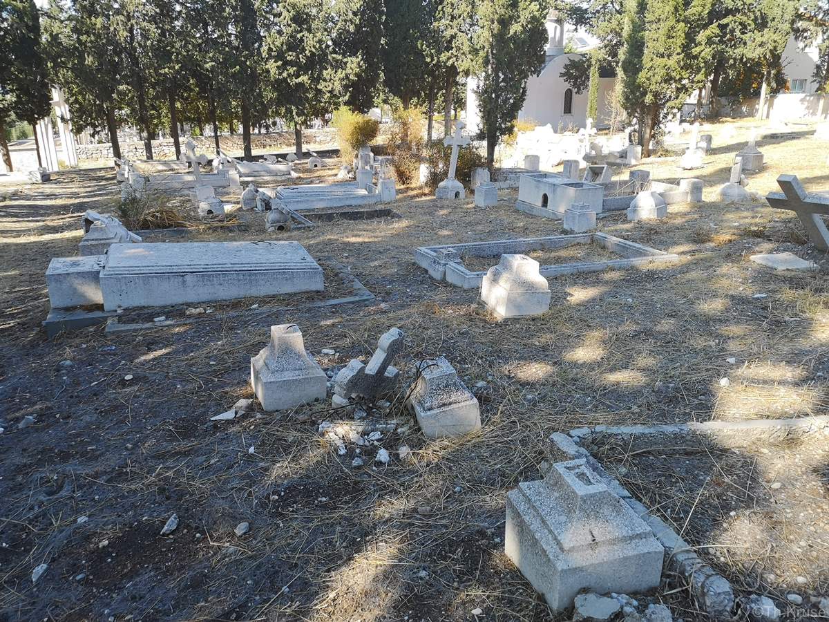 Ελληνορθόδοξο Κοιμητήριο Καραβά