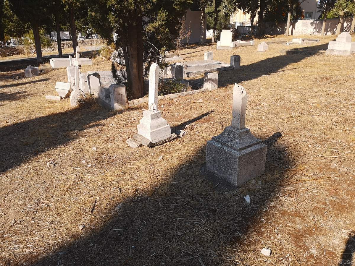 Ελληνορθόδοξο Κοιμητήριο Καραβά