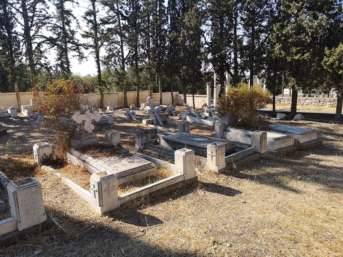 Ελληνορθόδοξο Κοιμητήριο Καραβά