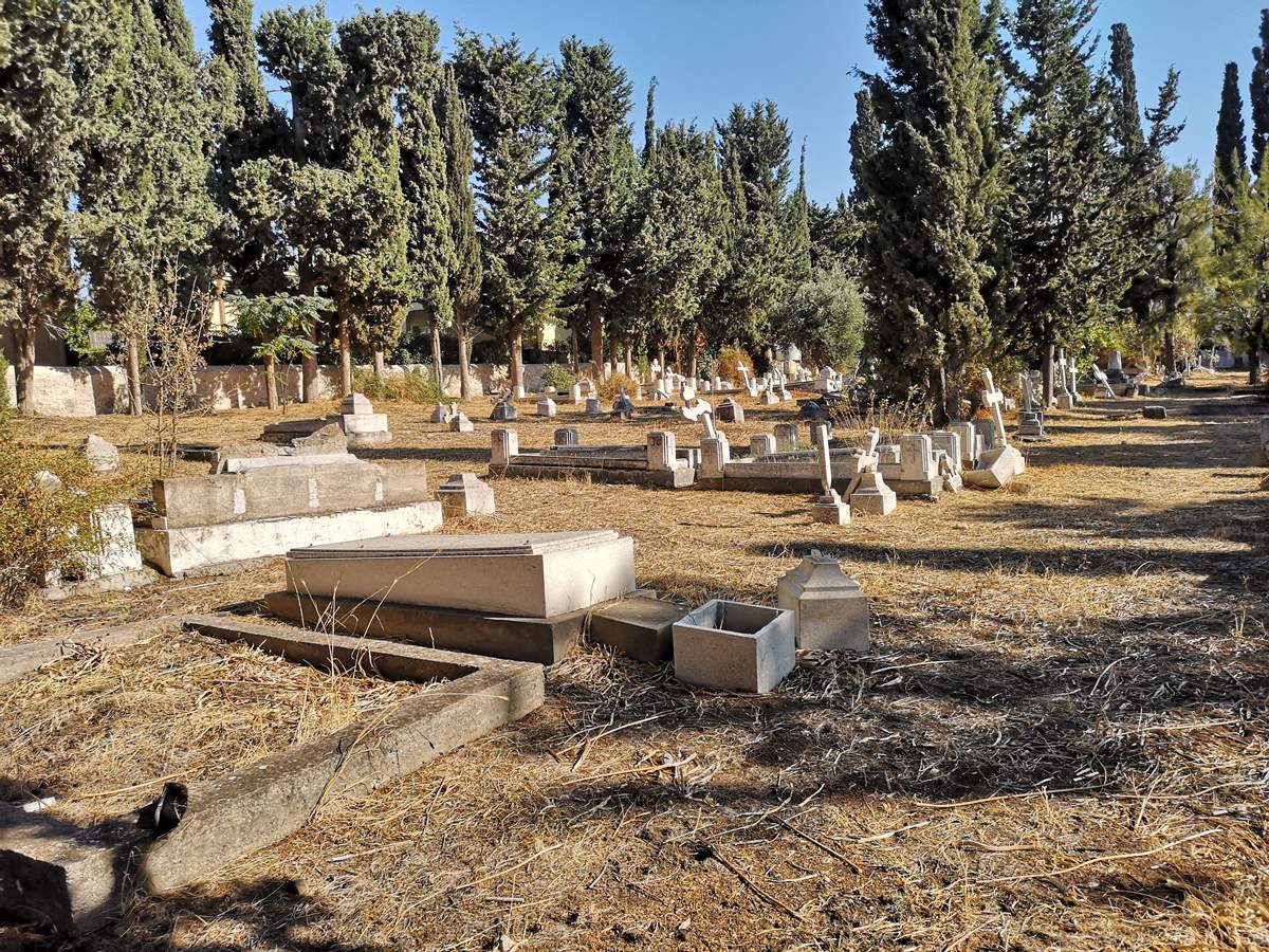 Ελληνορθόδοξο Κοιμητήριο Καραβά