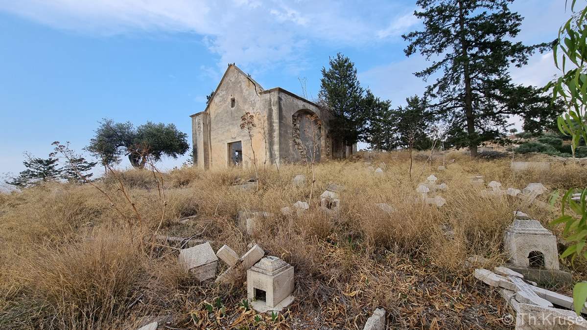 Παρεκκλήσι κοιμητηρίου Αγίας Φωτεινής Ακανθού