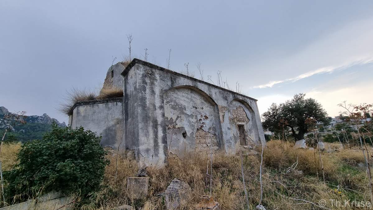 Παρεκκλήσι κοιμητηρίου Αγίας Φωτεινής Ακανθού