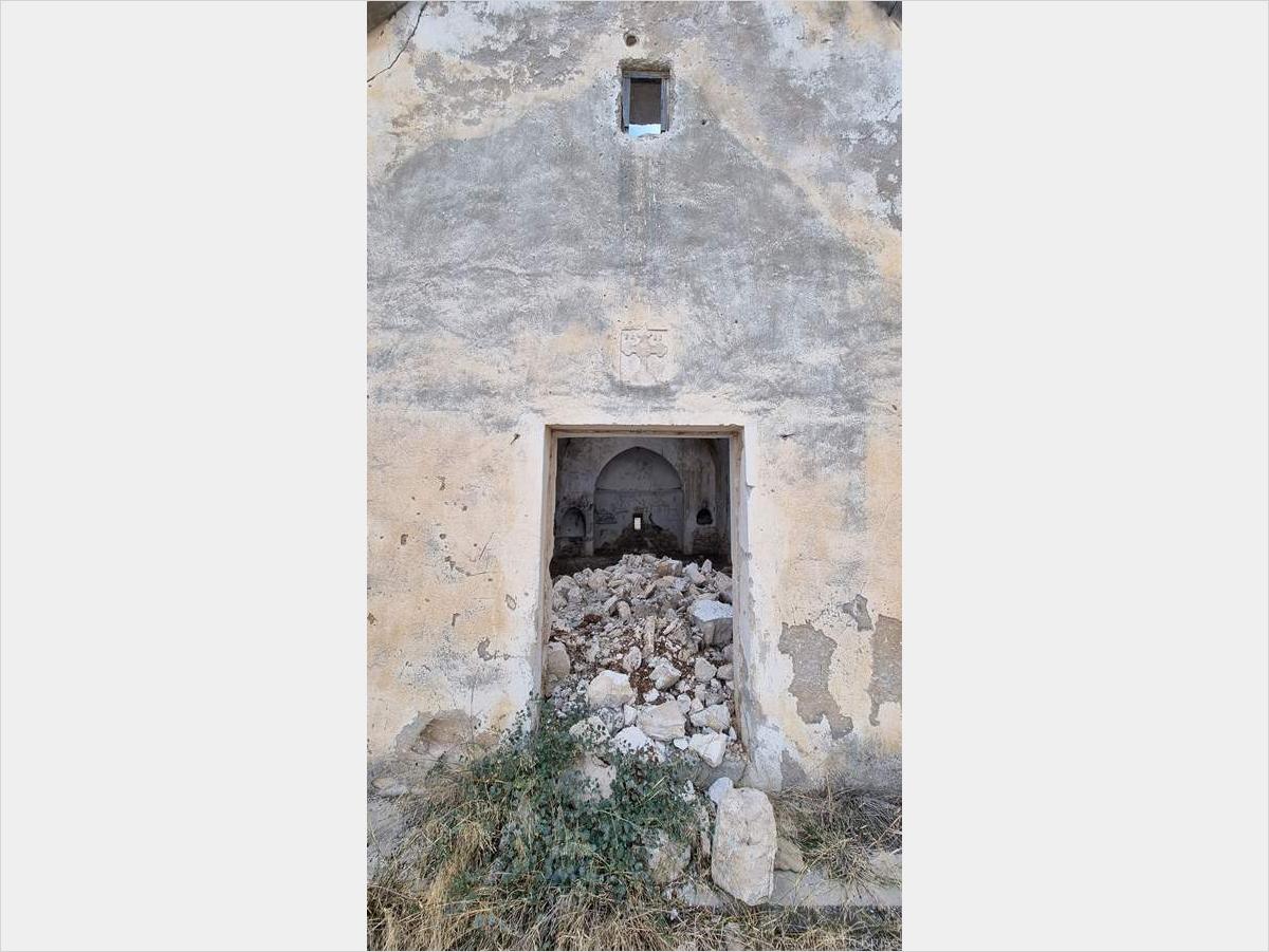 Παρεκκλήσι κοιμητηρίου Αγίας Φωτεινής Ακανθού