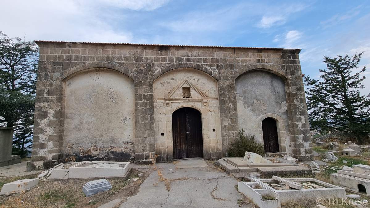Παρεκκλήσι κοιμητηρίου Αγίας Βαρβάρας Ακανθού