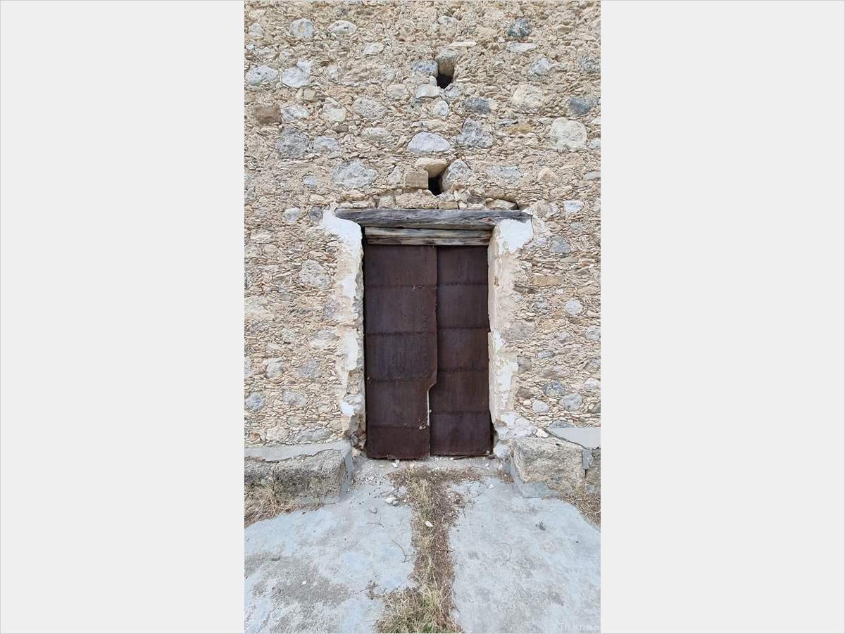 Παρεκκλήσι κοιμητηρίου Αγίας Βαρβάρας Ακανθού