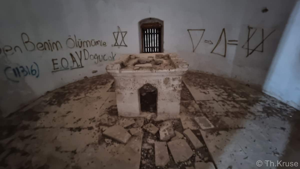 Παρεκκλήσι κοιμητηρίου Αγίας Βαρβάρας Ακανθού