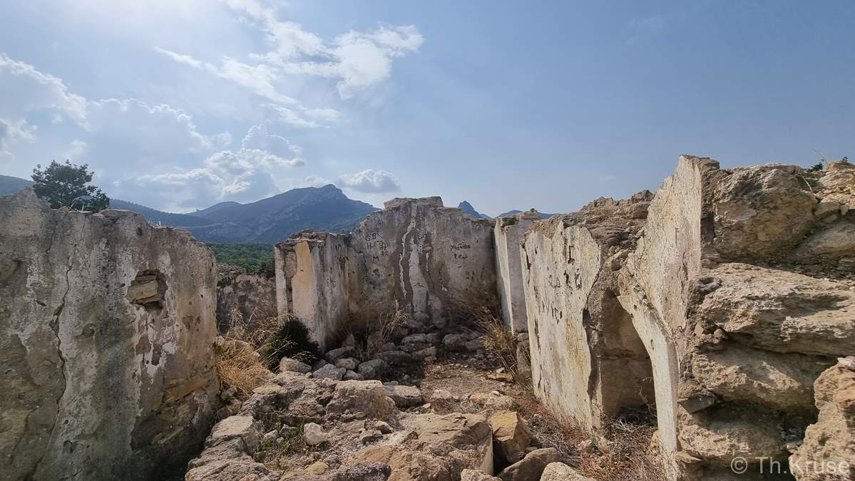 Παρεκκλήσι κοιμητηρίου Αγίου Ιωάννη Θεολόγου Φλαμουδίου