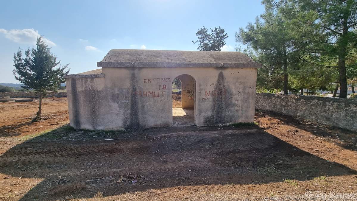 Παρεκκλήσι κοιμητηρίου Αγίου Τρύφωνα