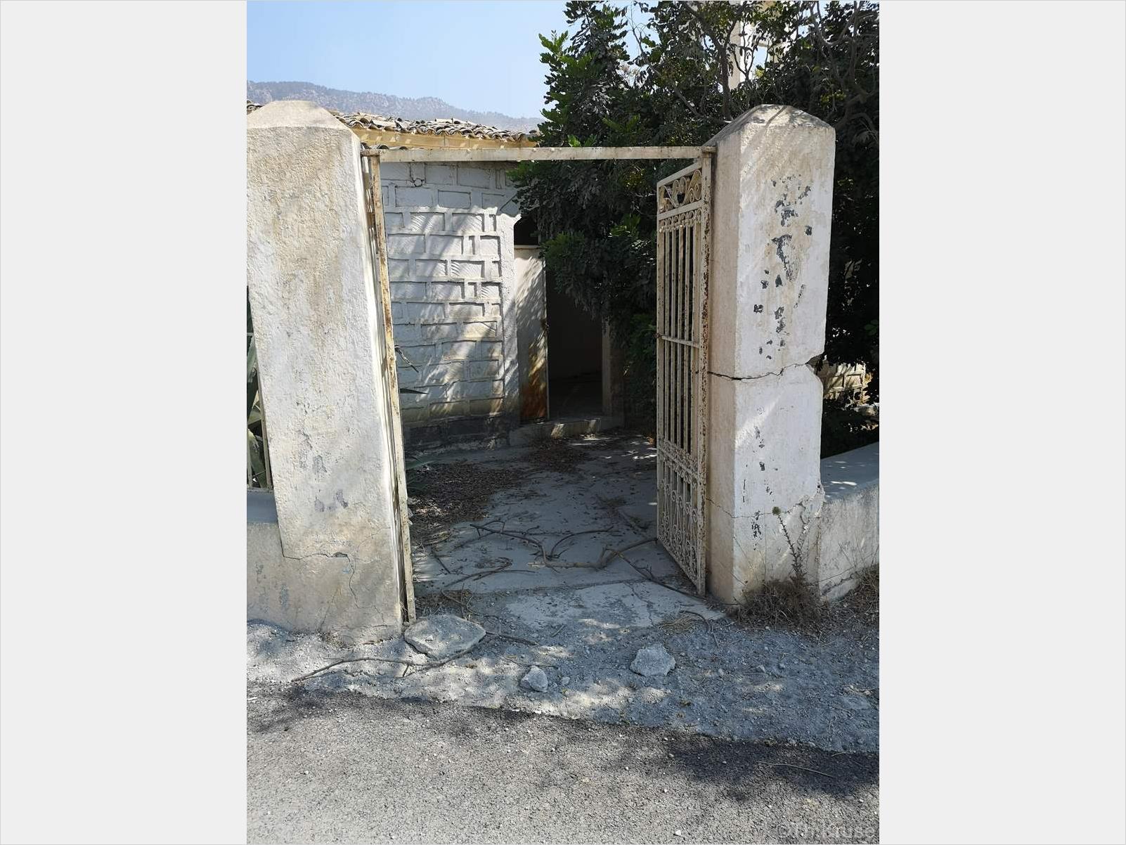 Εκκλησία της Αγίας Φωτεινής Κουτσοβέντη
