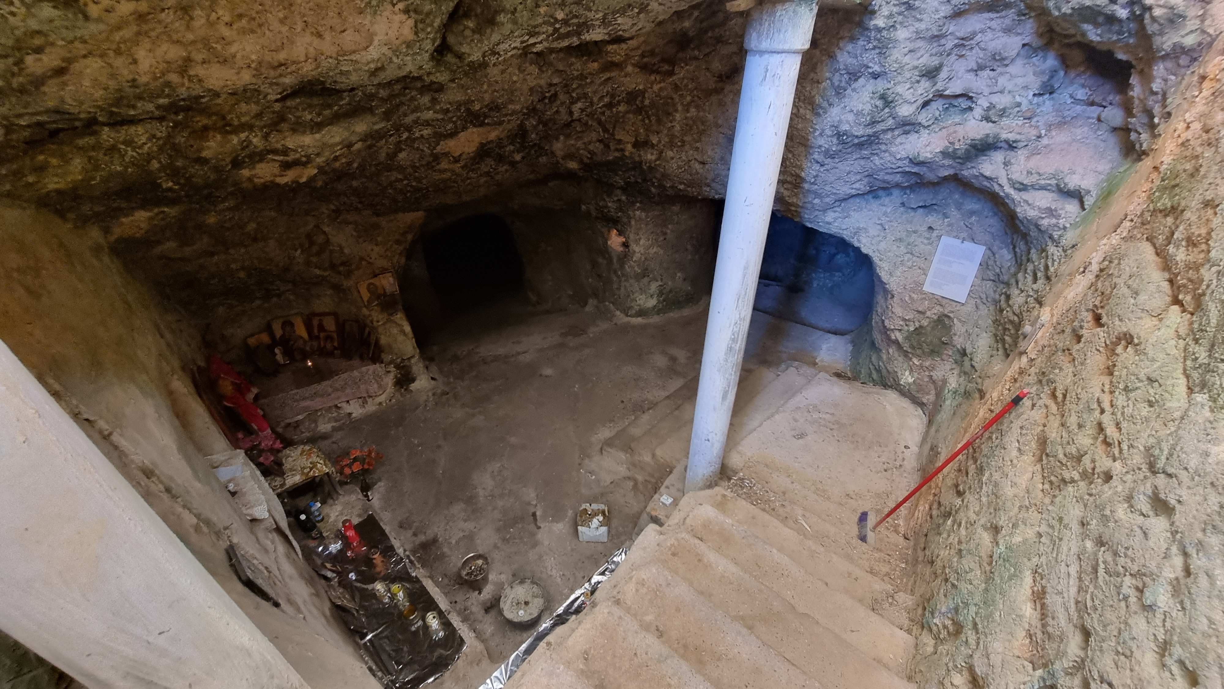 Εκκλησία Αγίας Φωτεινής (Σπήλαιο)