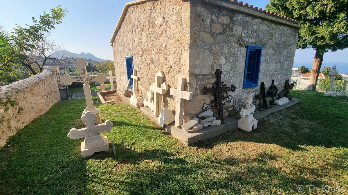 Παρεκκλήσι κοιμητηρίου Αγίου Φωτίου