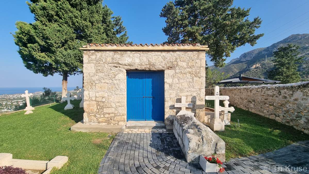 Παρεκκλήσι κοιμητηρίου Αγίου Φωτίου
