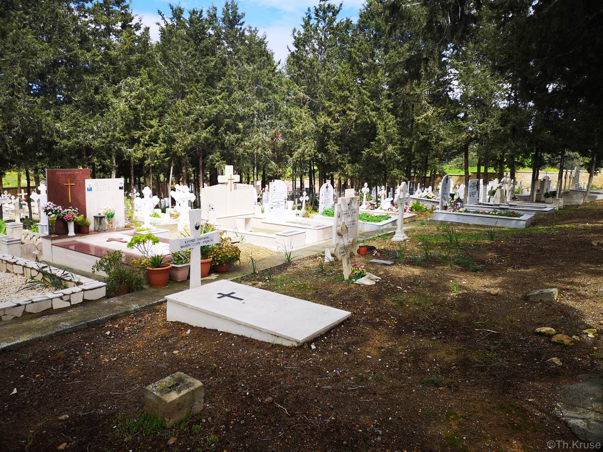 Νέο Μαρωνιτικό Κοιμητήριο Κορμακίτη