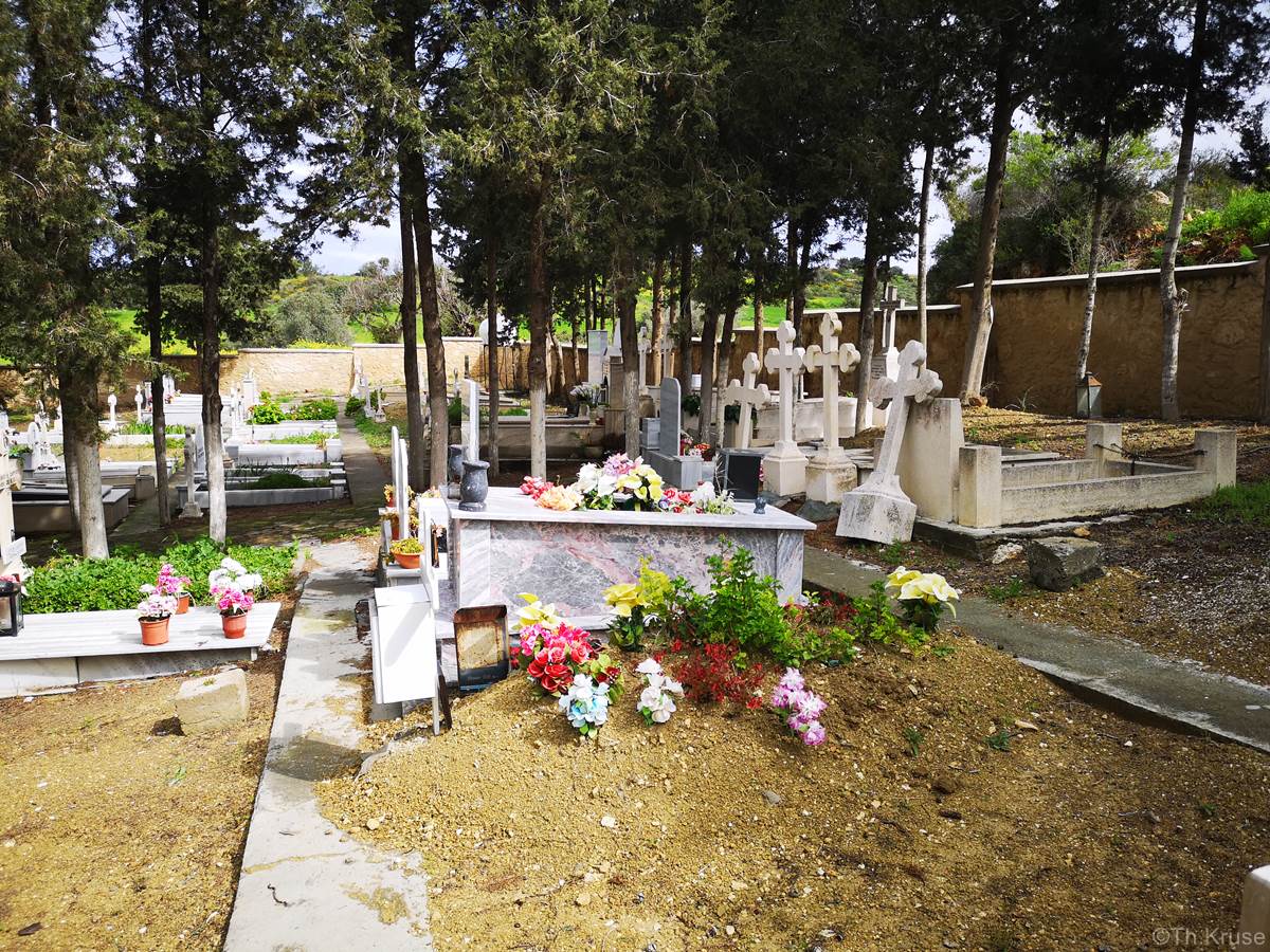 Νέο Μαρωνιτικό Κοιμητήριο Κορμακίτη