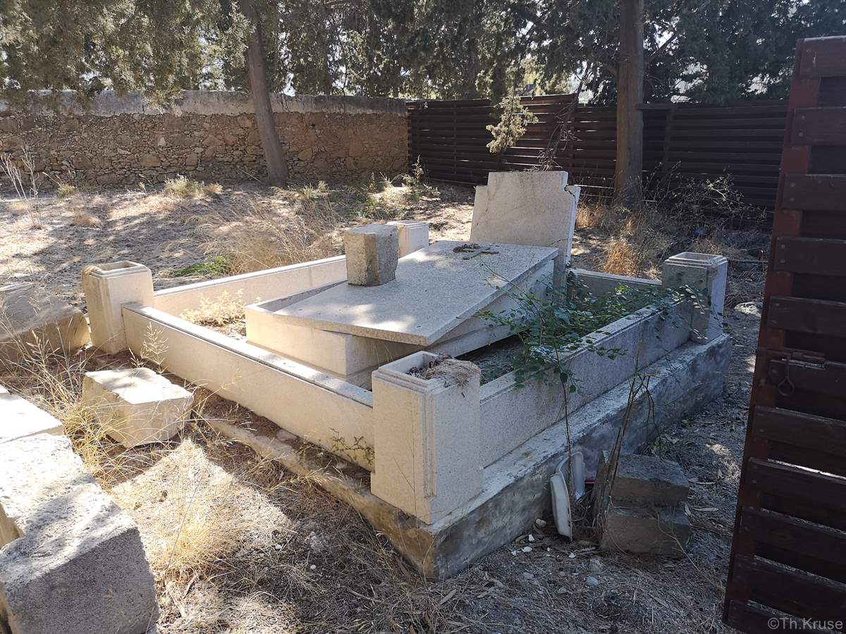 Κοιμητήριο Αγίου Θεοδώρου Λαπήθου