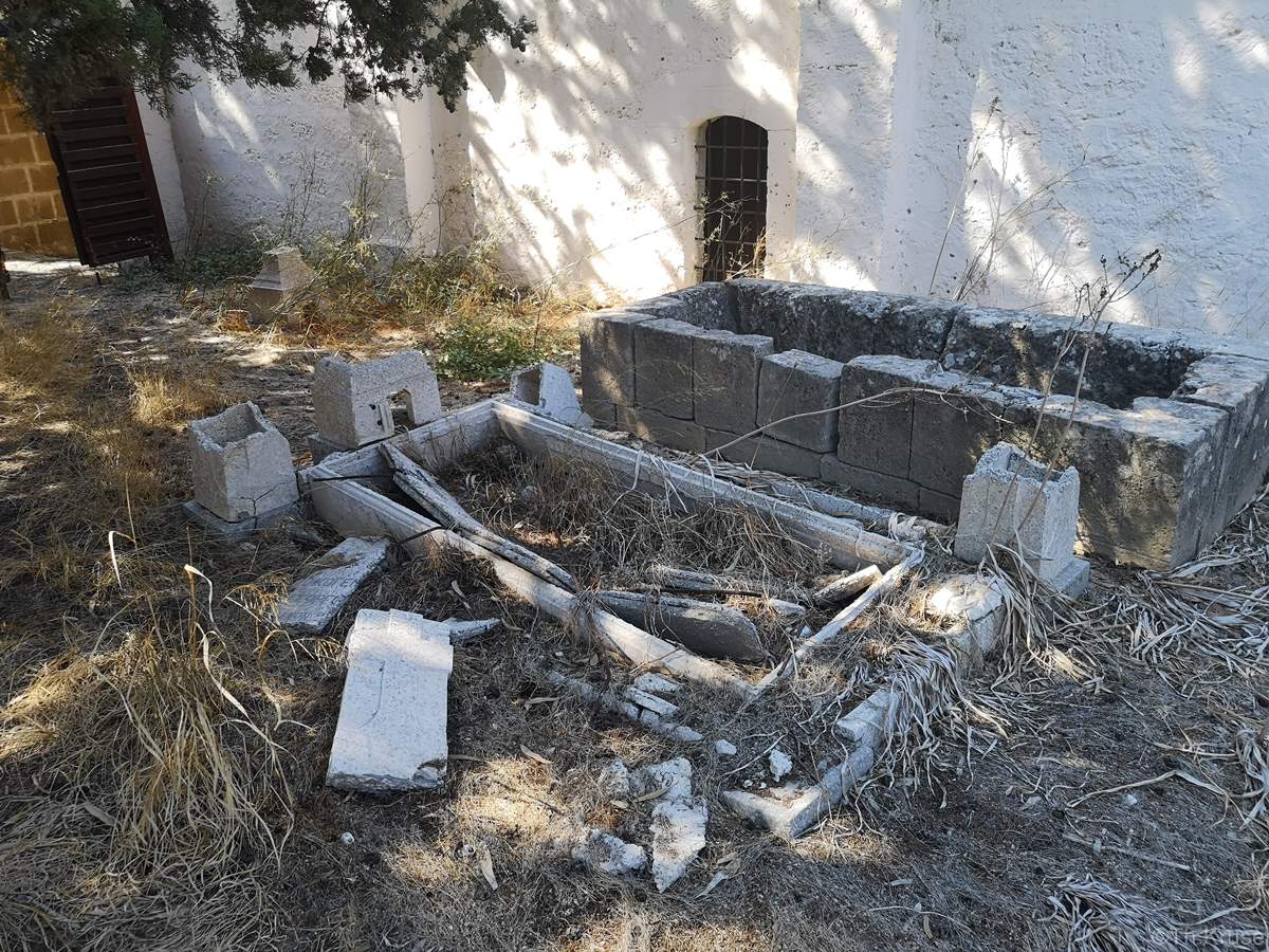 Κοιμητήριο Αγίου Θεοδώρου Λαπήθου
