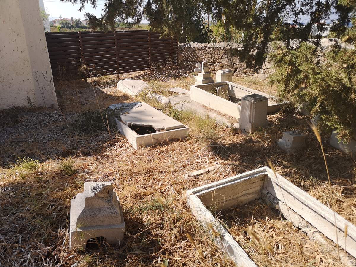 Κοιμητήριο Αγίου Θεοδώρου Λαπήθου